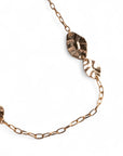 Collana lunga a catena sottile con inserti foglie in metallo - Mya Accessories