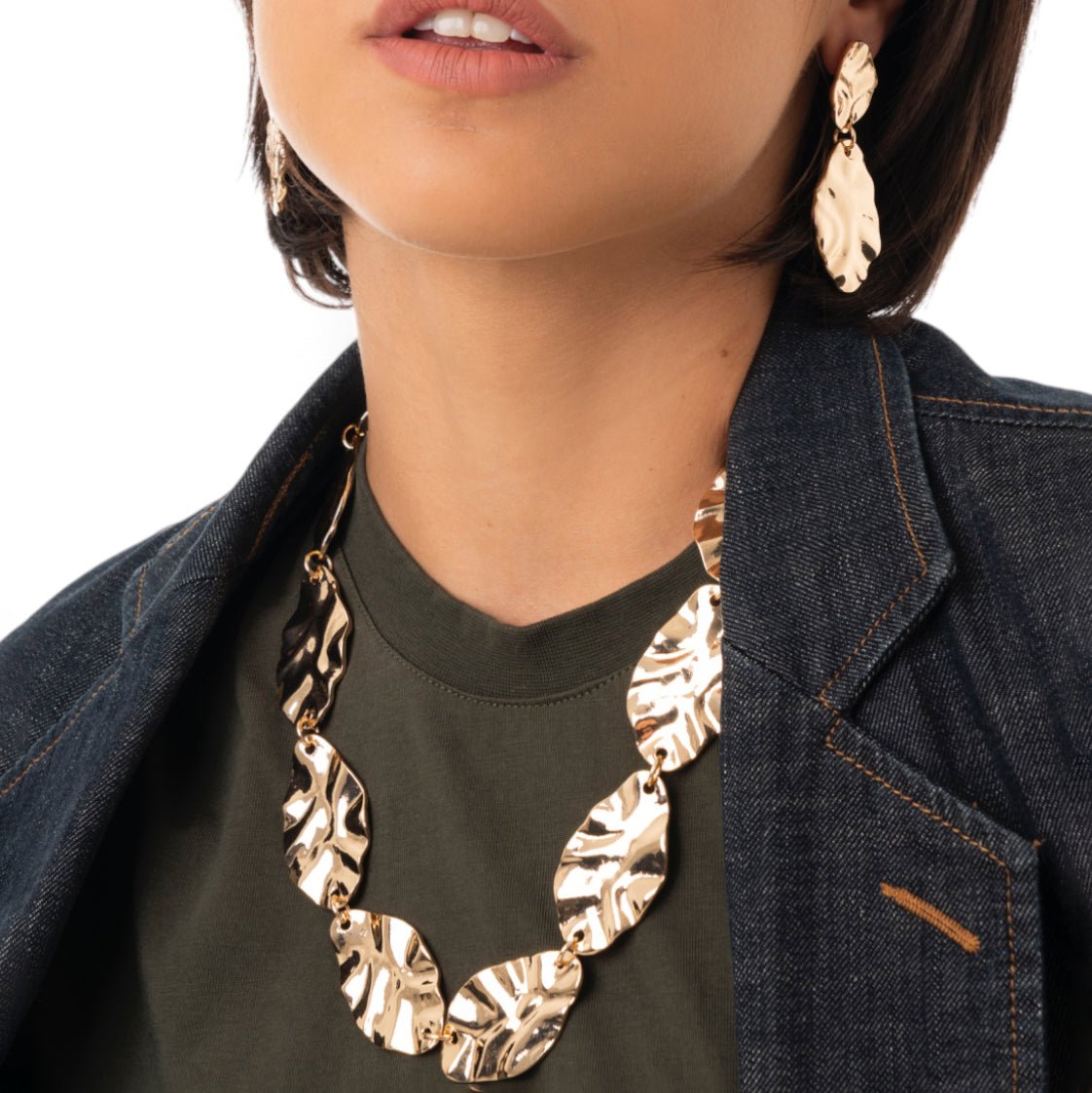 Collana girocollo con foglie in metallo martellato - Mya Accessories