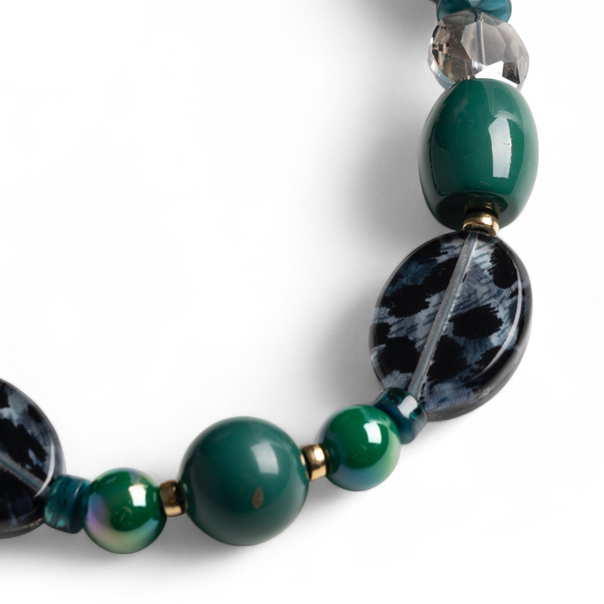 Collana con pietre in acrilico sui toni del nero e del verde - Mya Accessories