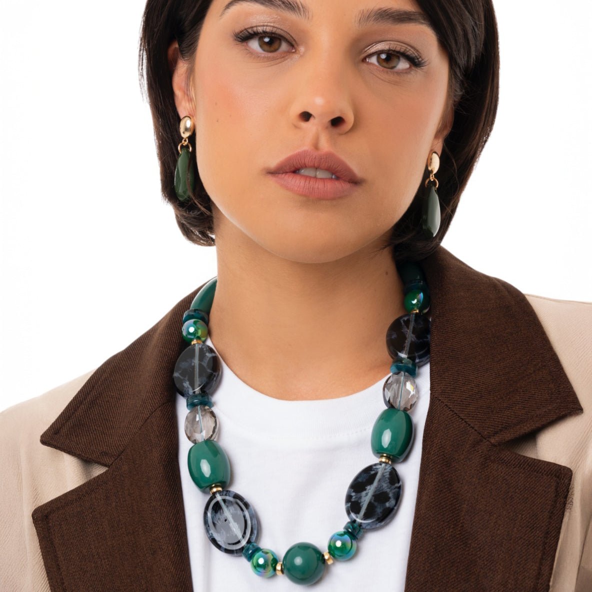 Collana con pietre in acrilico sui toni del nero e del verde - Mya Accessories