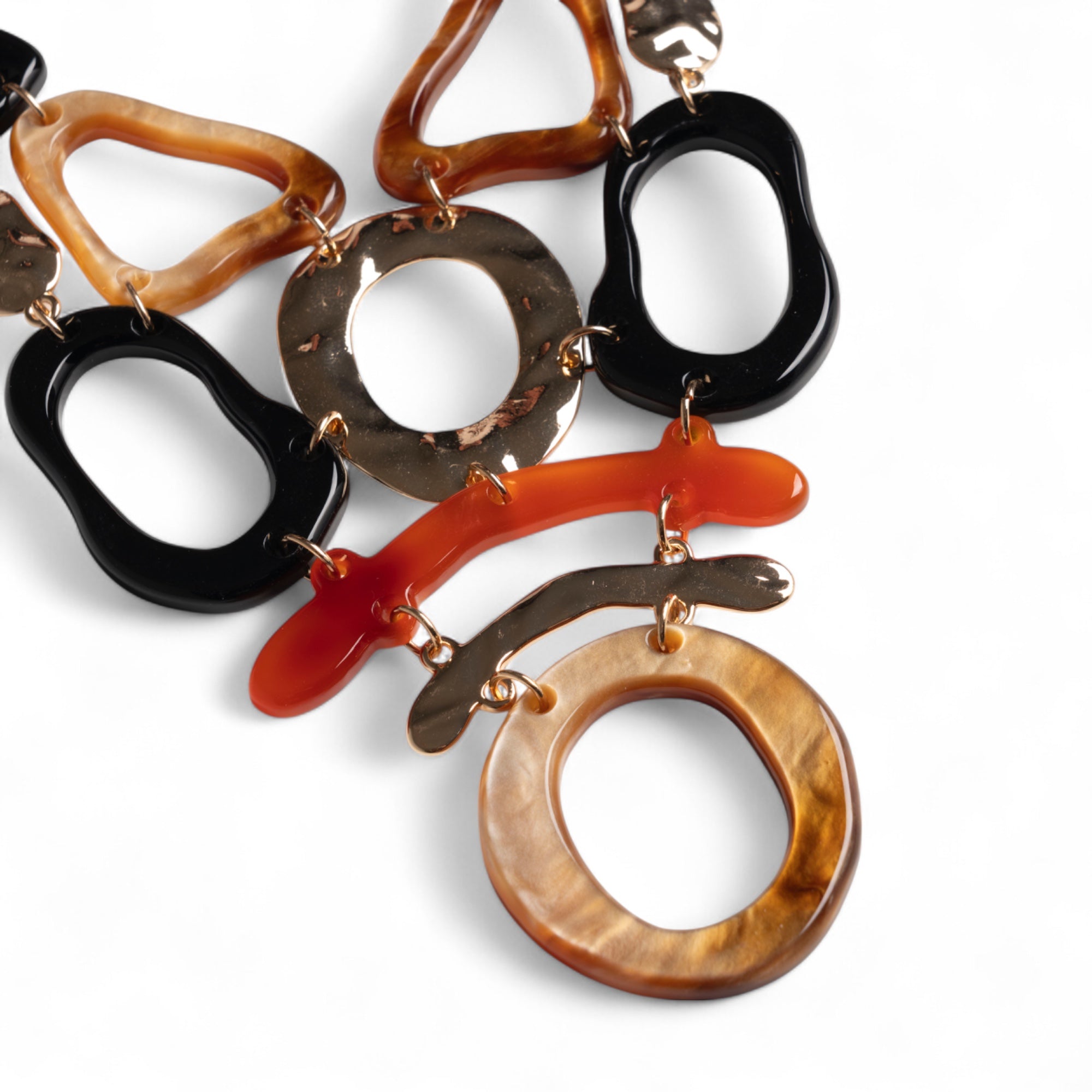 Collana con forme geometriche pendenti in metallo ed acrilico tono marrone - Mya Accessories