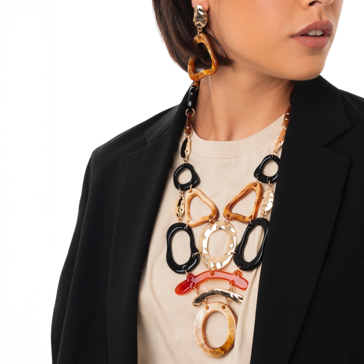 Collana con forme geometriche pendenti in metallo ed acrilico tono marrone - Mya Accessories