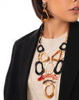 Collana con forme geometriche pendenti in metallo ed acrilico tono marrone - Mya Accessories