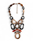 Collana con forme geometriche pendenti in metallo ed acrilico tono marrone - Mya Accessories
