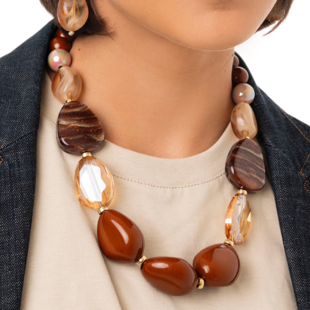 Collana girocollo con pietre in acrilico tono marrone - Mya Accessories