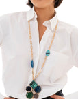 Collana lunga a catena con pendente a forma di fiore in acrilico e resina tono blu - Mya Accessories