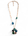 Collana lunga a catena con pendente a forma di fiore in acrilico e resina tono blu - Mya Accessories