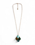 Collana lunga a catena con pendente a forma di fiore in acrilico e resina tono verde - Mya Accessories