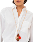 Collana lunga a catena con pendente a forma di fiore in acrilico e resina tono beige - Mya Accessories