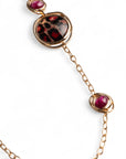 Collana lunga a catena con inserti circolari in acrilico leopardato rosso - Mya Accessories