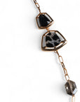 Collana lunga a catena con inserti geometrici in acrilico animalier tono nero - Mya Accessories