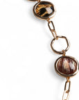 Collana lunga a catena con inserti circolari in acrilico leopardato tono beige - Mya Accessories