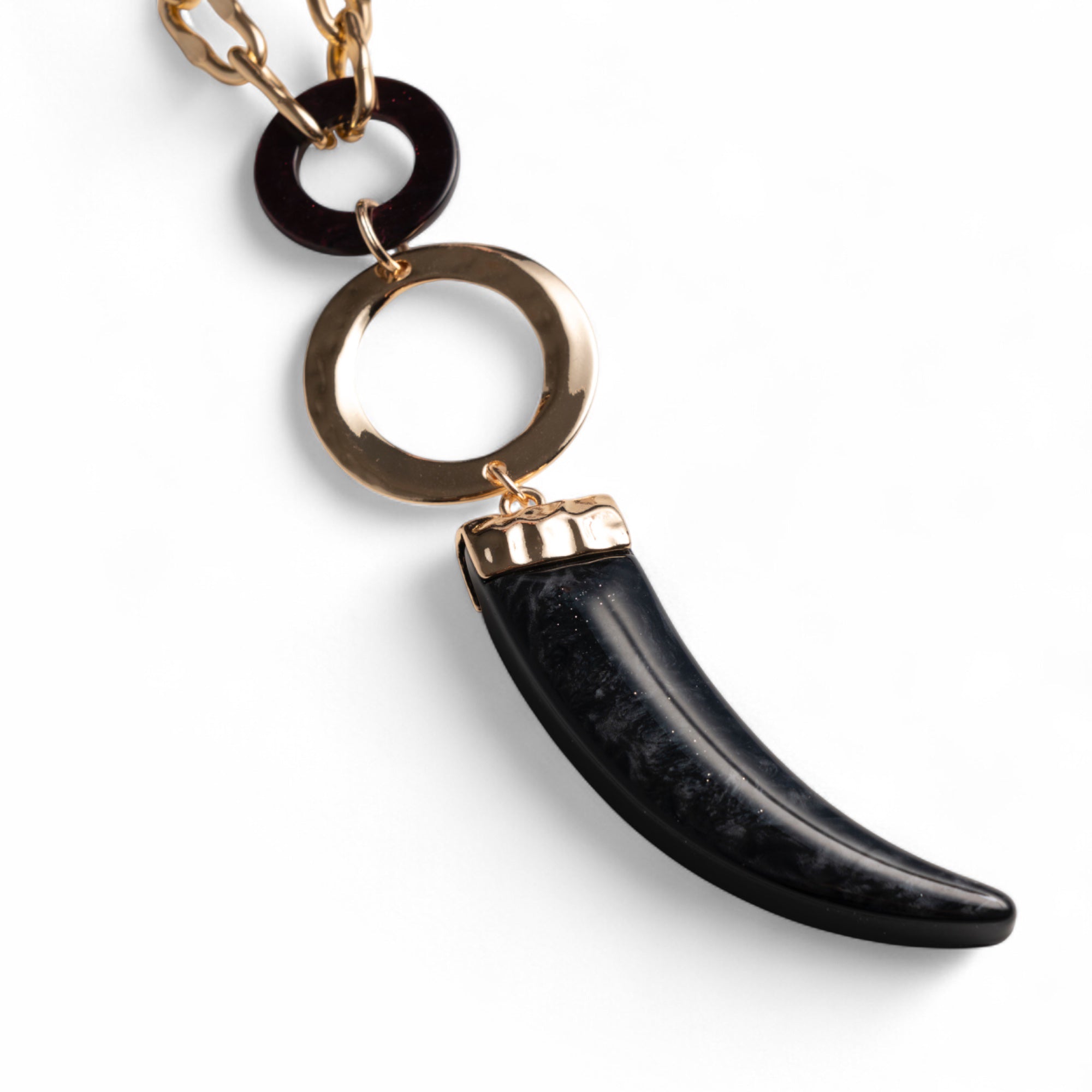Collana a catena in metallo con pendente a forma di corno in acrilico nero - Mya Accessories