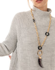 Collana a catena in metallo con pendente a forma di corno in acrilico viola - Mya Accessories