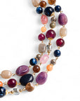 Collana a tre fili con pietre in acrilico e vetro tono viola/blu - Mya Accessories
