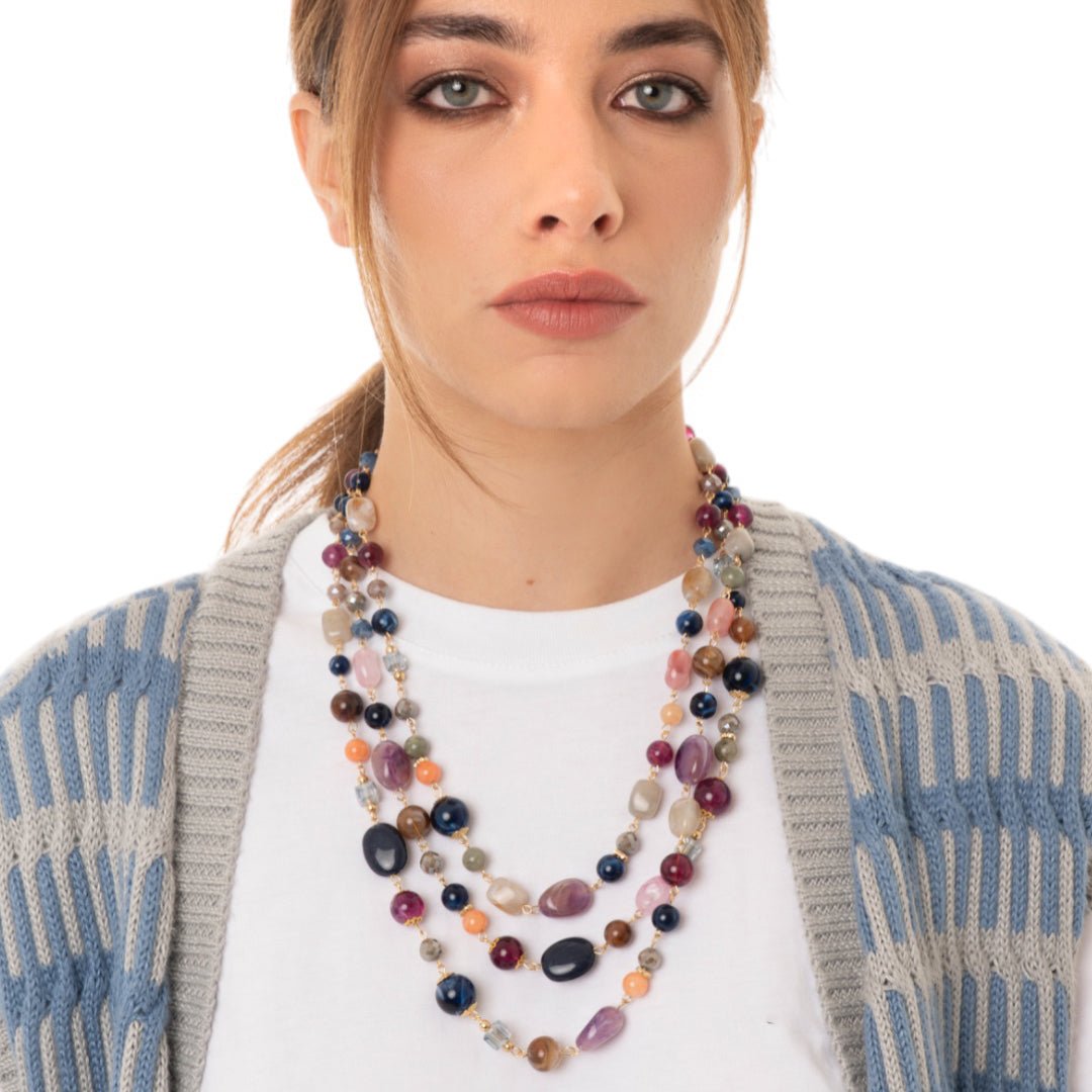 Collana a tre fili con pietre in acrilico e vetro tono viola/blu - Mya Accessories