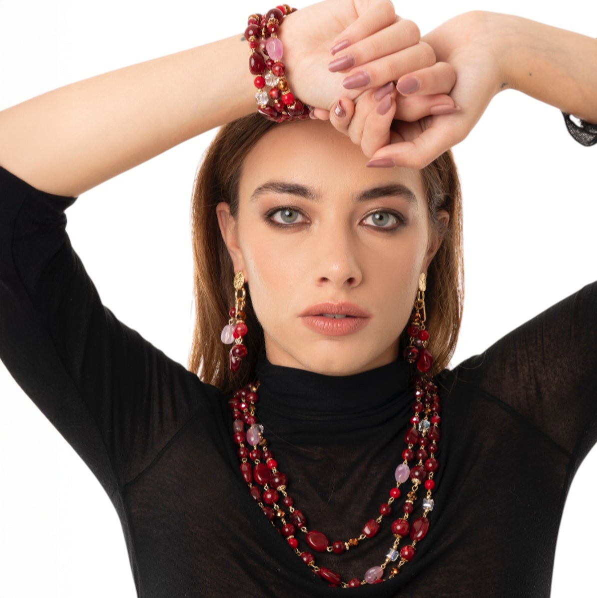 Collana a tre fili con pietre in acrilico e vetro tono rosso - Mya Accessories