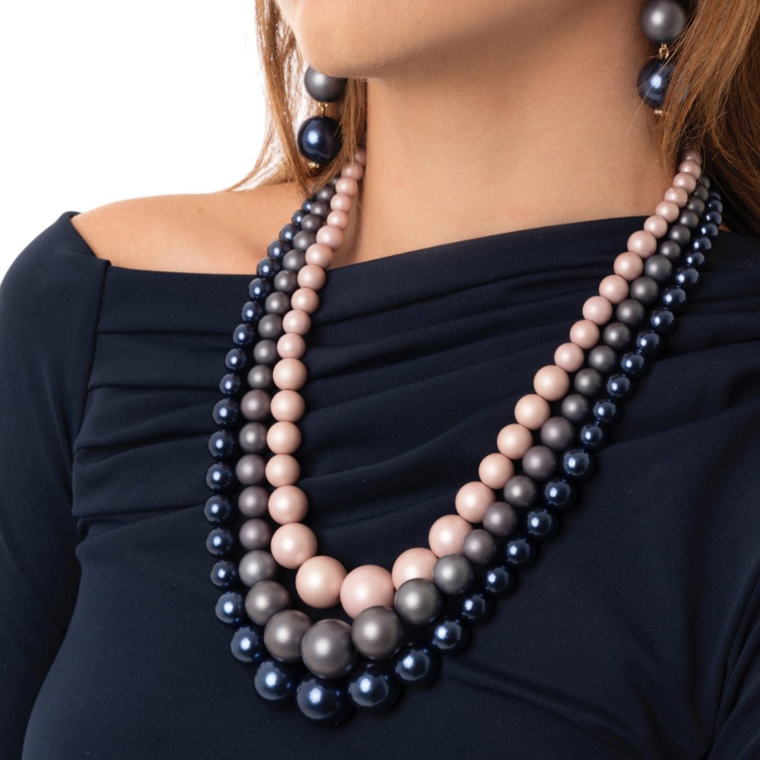 Collana girocollo a tre fili di sfere in acrilico tono blu - Mya Accessories