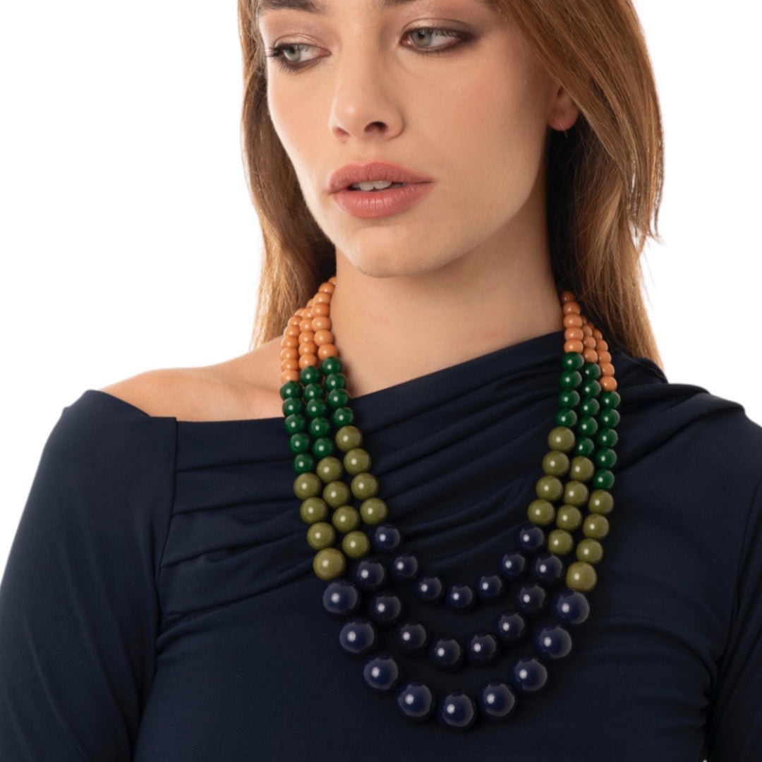 Collana a tre fili con sfere in acrilico blu, verde e senape - Mya Accessories