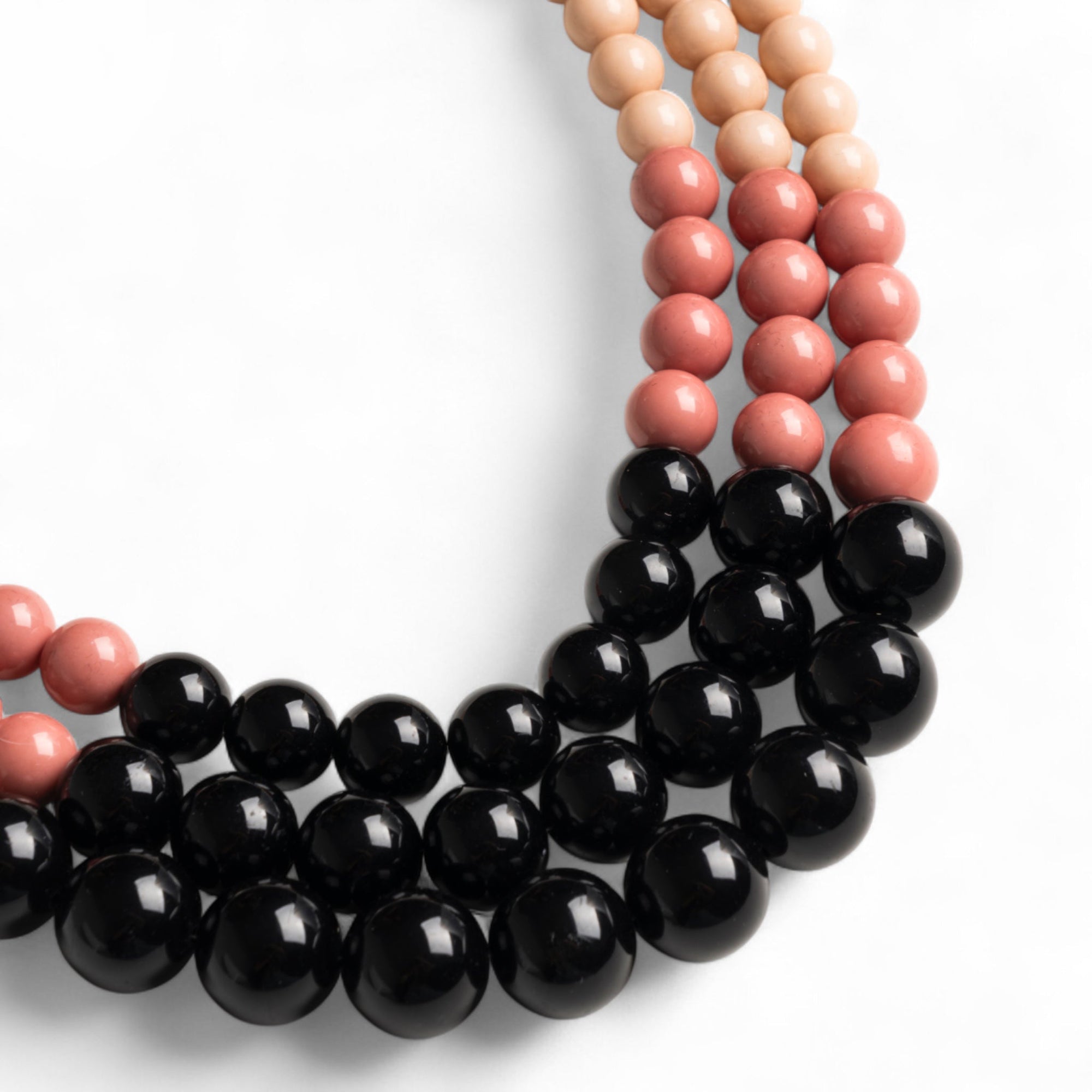 Collana a tre fili con sfere in acrilico nere, rosa e bianche - Mya Accessories