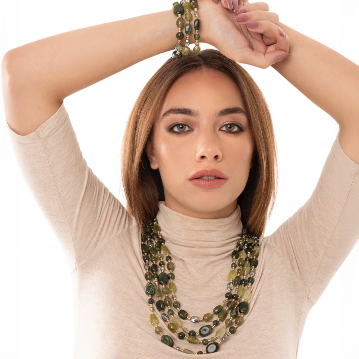 Collana girocollo a quattro linee con pietre in acrilico e vetro verde - Mya Accessories