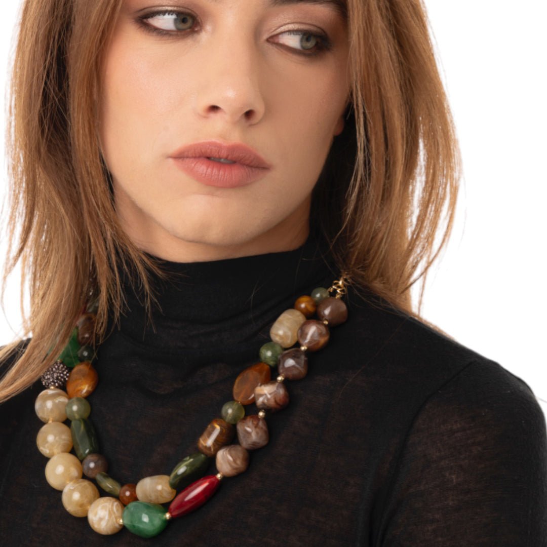 Collana girocollo doppio filo con pietre in vetro ed acrilico multi beige/marrone - Mya Accessories