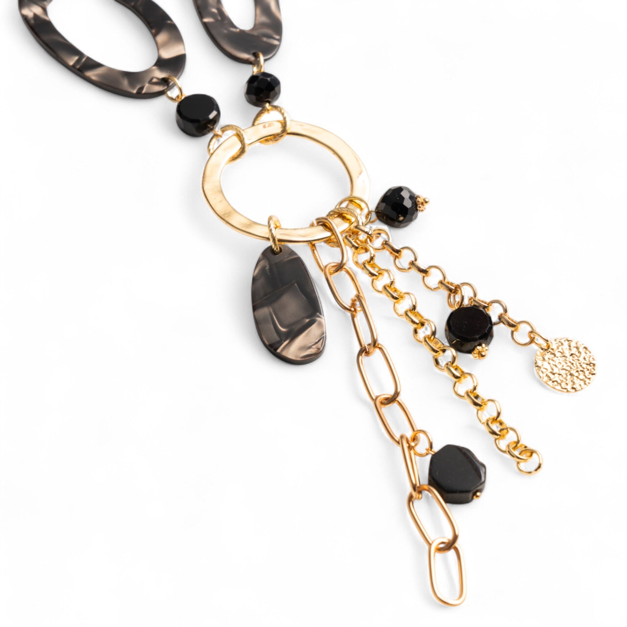 Collana lunga a catena con inserti e pendente in acrilico e vetro tono nero - Mya Accessories