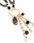 Collana lunga a catena con inserti e pendente in acrilico e vetro tono nero - Mya Accessories