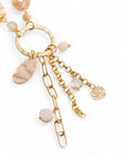 Collana lunga a catena con inserti e pendente in acrilico e vetro tono beige - Mya Accessories