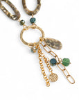 Collana lunga a catena con inserti e pendente in acrilico e vetro tono verde - Mya Accessories