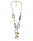 Collana lunga a catena con inserti e pendente in acrilico e vetro tono verde - Mya Accessories