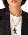 Collana girocollo a catena con pendente corno in resina e croce con pietre in vetro nero - Mya Accessories