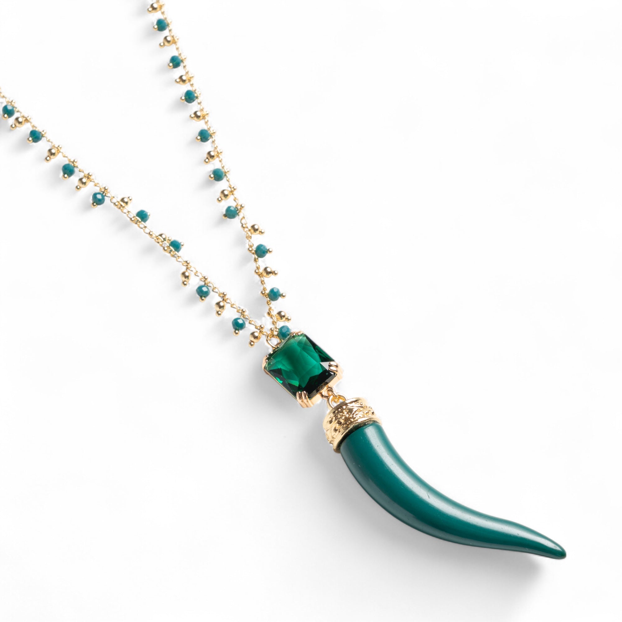 Collana lunga a catena con pendente a forma di corno in resina verde petrolio - Mya Accessories