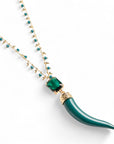 Collana lunga a catena con pendente a forma di corno in resina verde petrolio - Mya Accessories