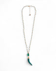 Collana lunga a catena con pendente a forma di corno in resina verde petrolio - Mya Accessories