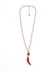 Collana lunga a catena con pendente a forma di corno in resina rossa - Mya Accessories