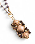 Collana lunga a catena con pendente in vetro beige e lilla - Mya Accessories
