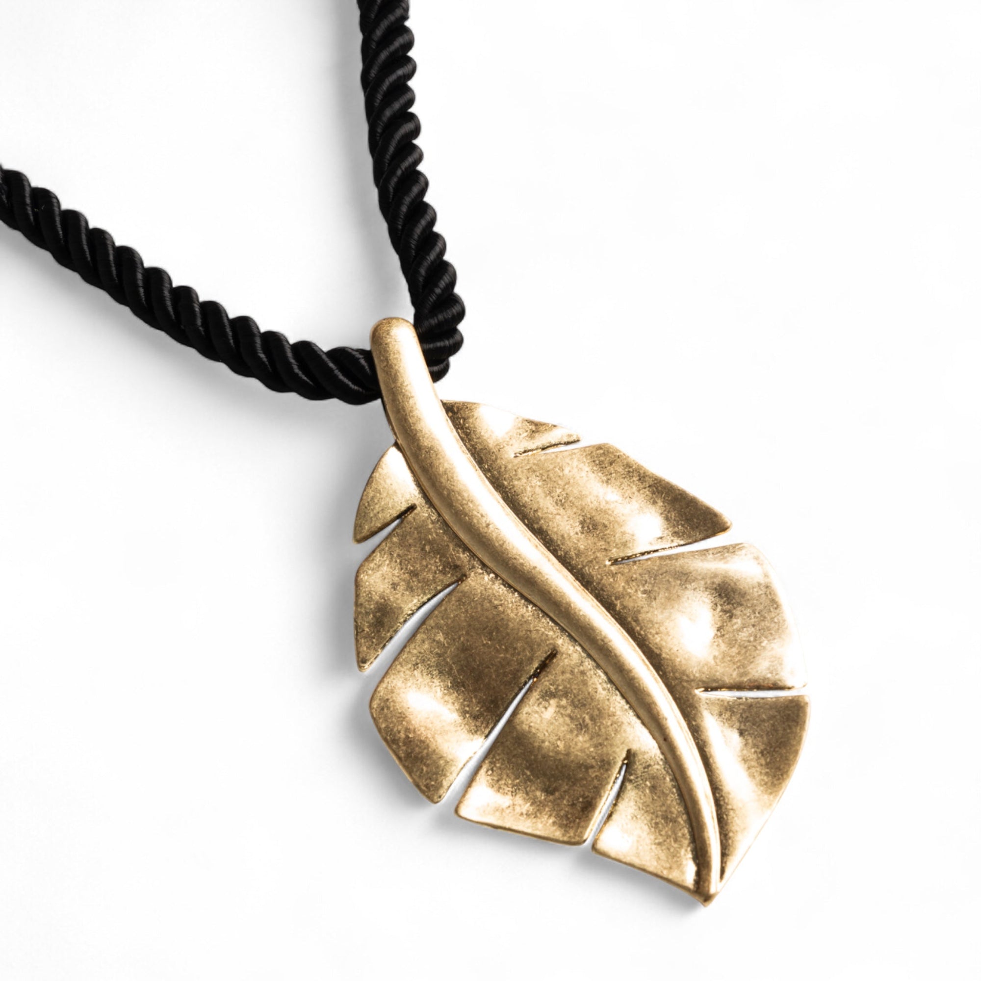 Collana girocollo a laccio nero con pendente a forma di foglia metallo satinato - Mya Accessories