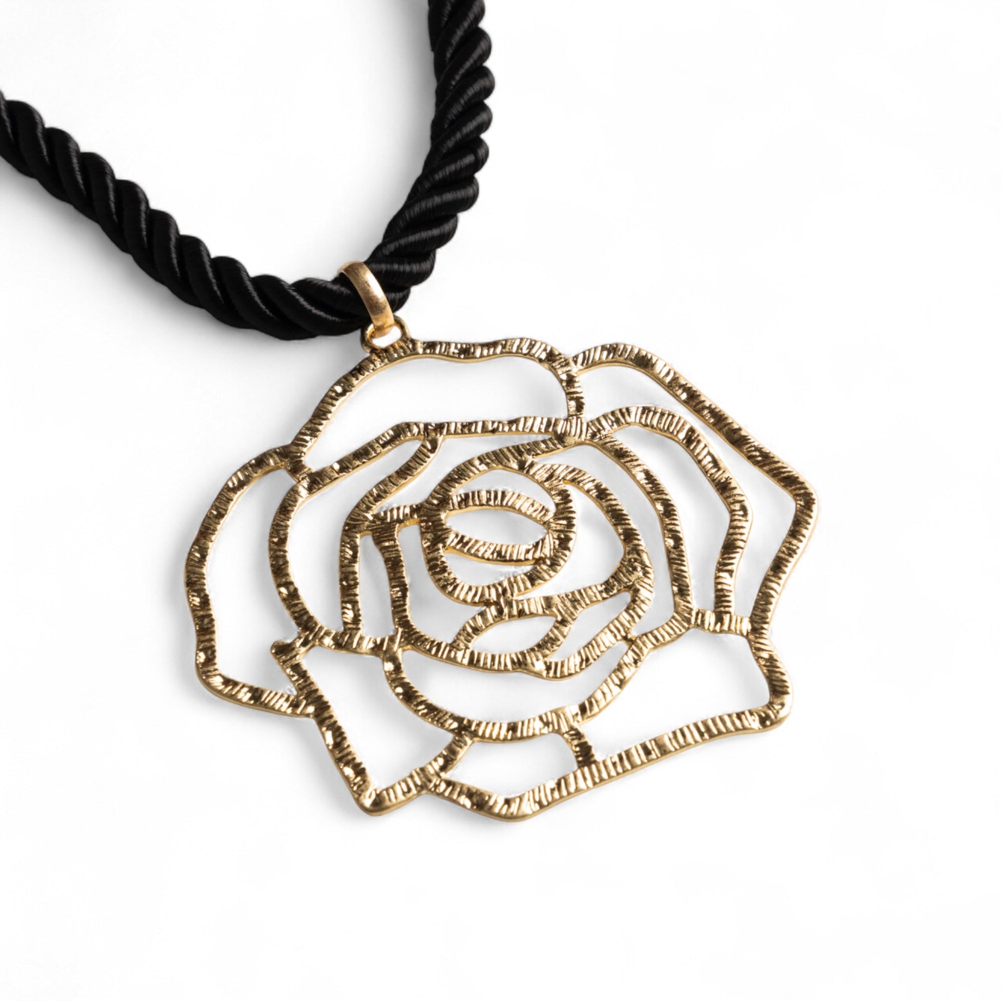 Collana girocollo a laccio nero con pendente a forma di rosa in metallo satinato - Mya Accessories