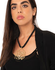 Collana girocollo a laccio nero con pendente a forma di rosa in metallo satinato - Mya Accessories