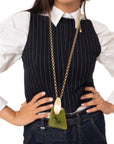Collana lunga a catena con pendente geometrico in resina verde - Mya Accessories