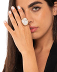 Anello in metallo regolabile con pietre in vetro, semidure bianche - Mya Accessories