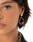Orecchini pendenti in metallo con pietre a goccia in vetro grigio - Mya Accessories