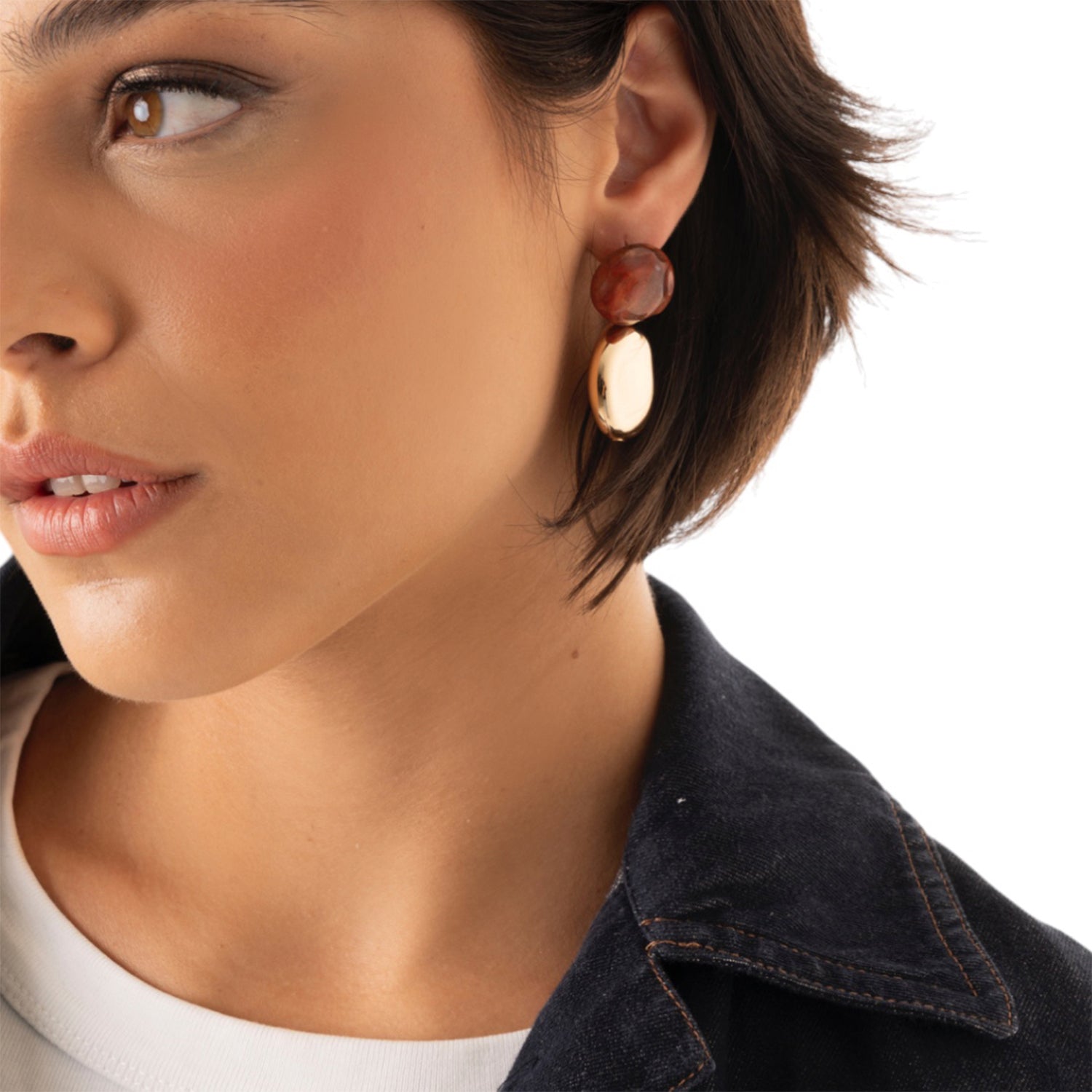 Orecchini pendenti con doppia pietra in acrilico oro ed ambra - Mya Accessories