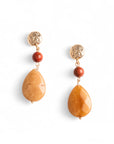 Orecchini pendenti con pietra a goccia semidura tono beige/arancio - Mya Accessories