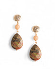 Orecchini pendenti con pietra a goccia semidura tono verde/beige - Mya Accessories