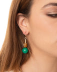 Orecchini pendenti con pietre in acrilico verde ed ambra - Mya Accessories
