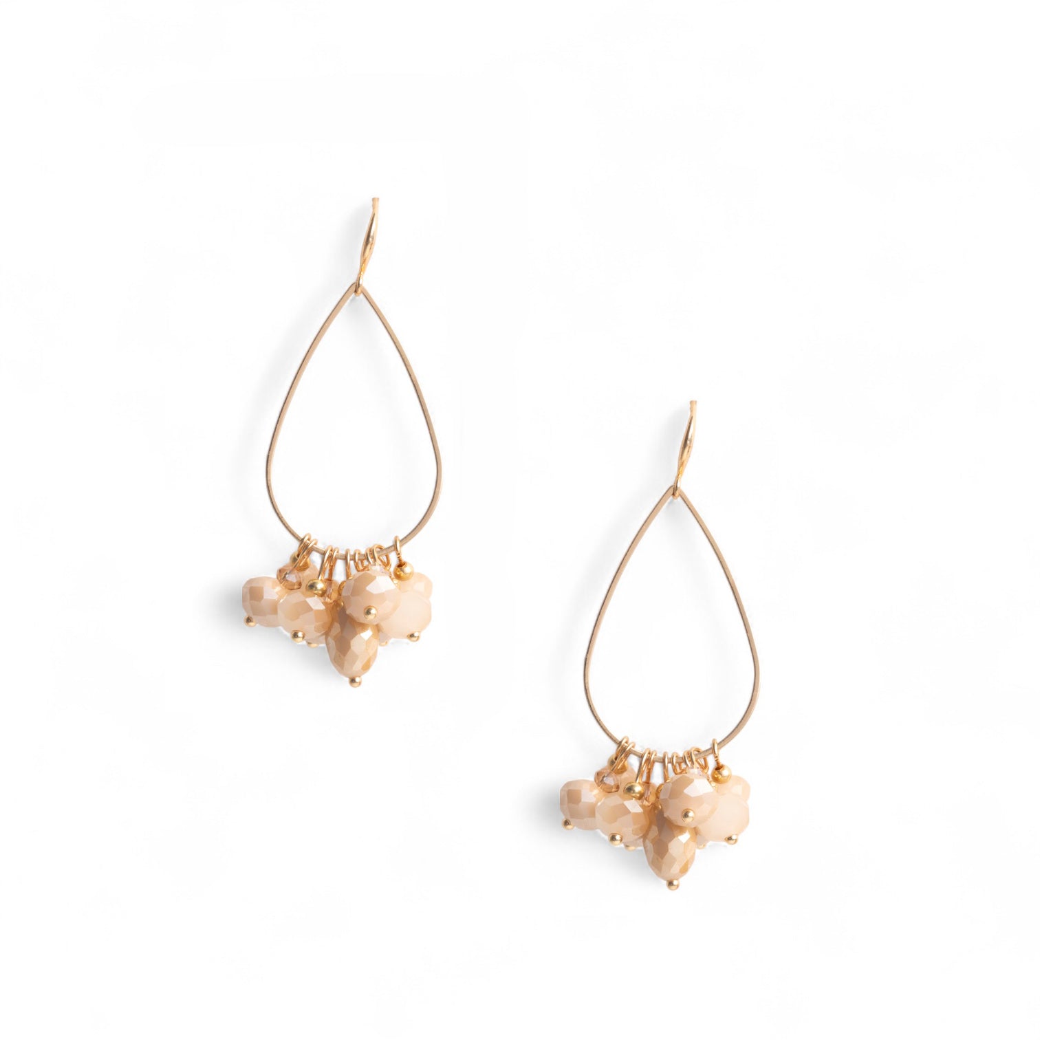 Orecchini pendenti con fili in metallo a goccia e pietre in vetro tono beige - Mya Accessories