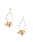 Orecchini pendenti con fili in metallo a goccia e pietre in vetro tono beige - Mya Accessories