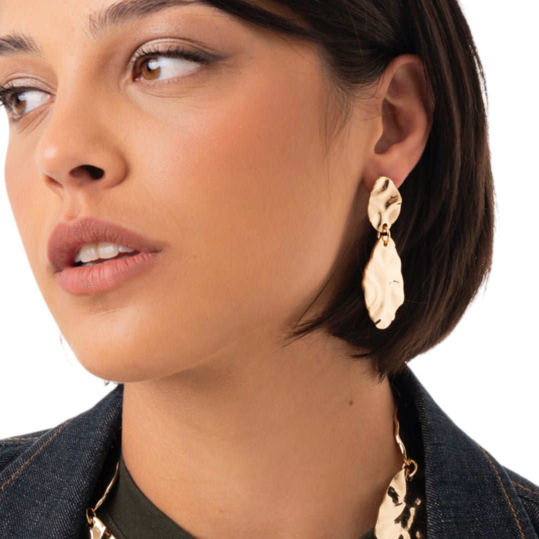 Orecchini pendenti con doppia foglia in metallo - Mya Accessories
